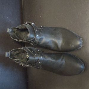 Women's size 12 short zip boots